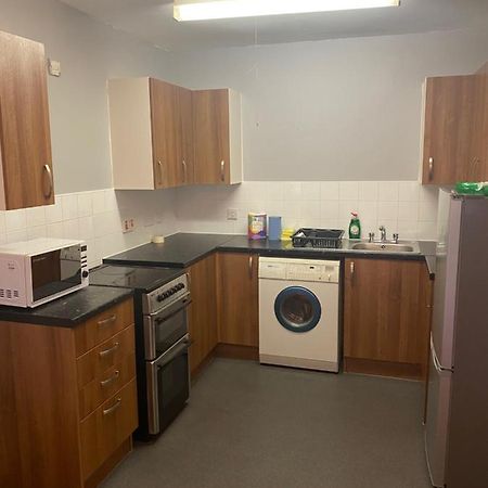 Spacious Neat Penthouse Apartment With Great View In London Exterior photo