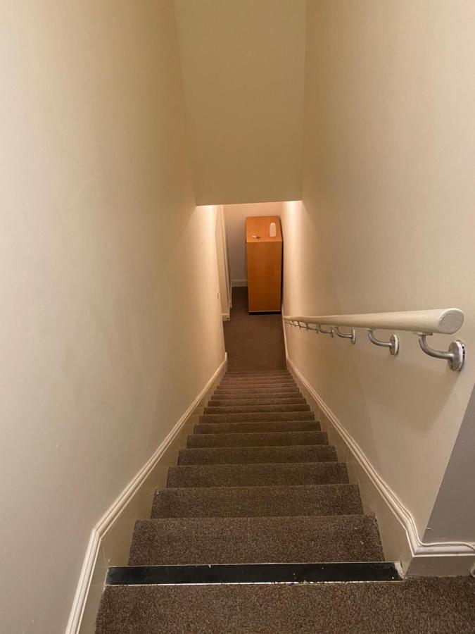 Spacious Neat Penthouse Apartment With Great View In London Exterior photo