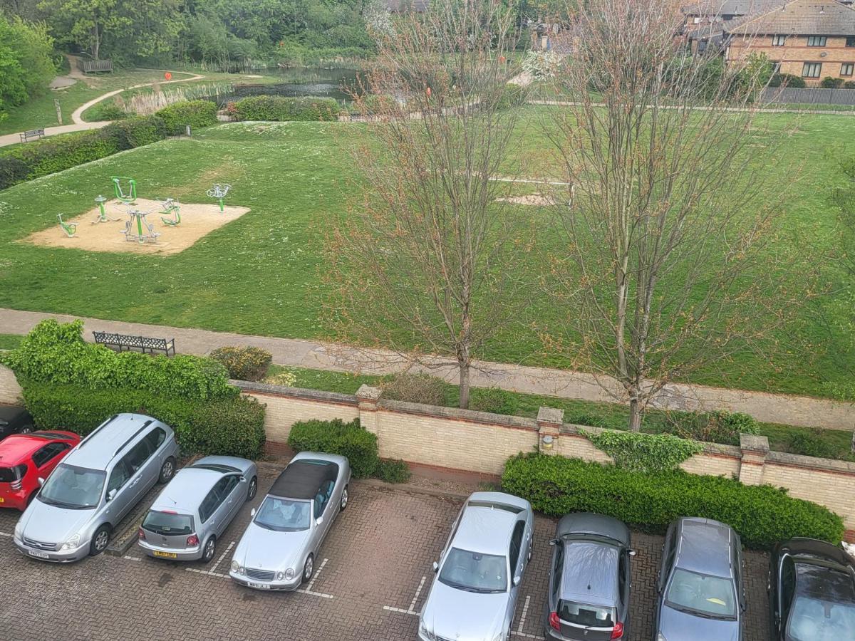 Spacious Neat Penthouse Apartment With Great View In London Exterior photo